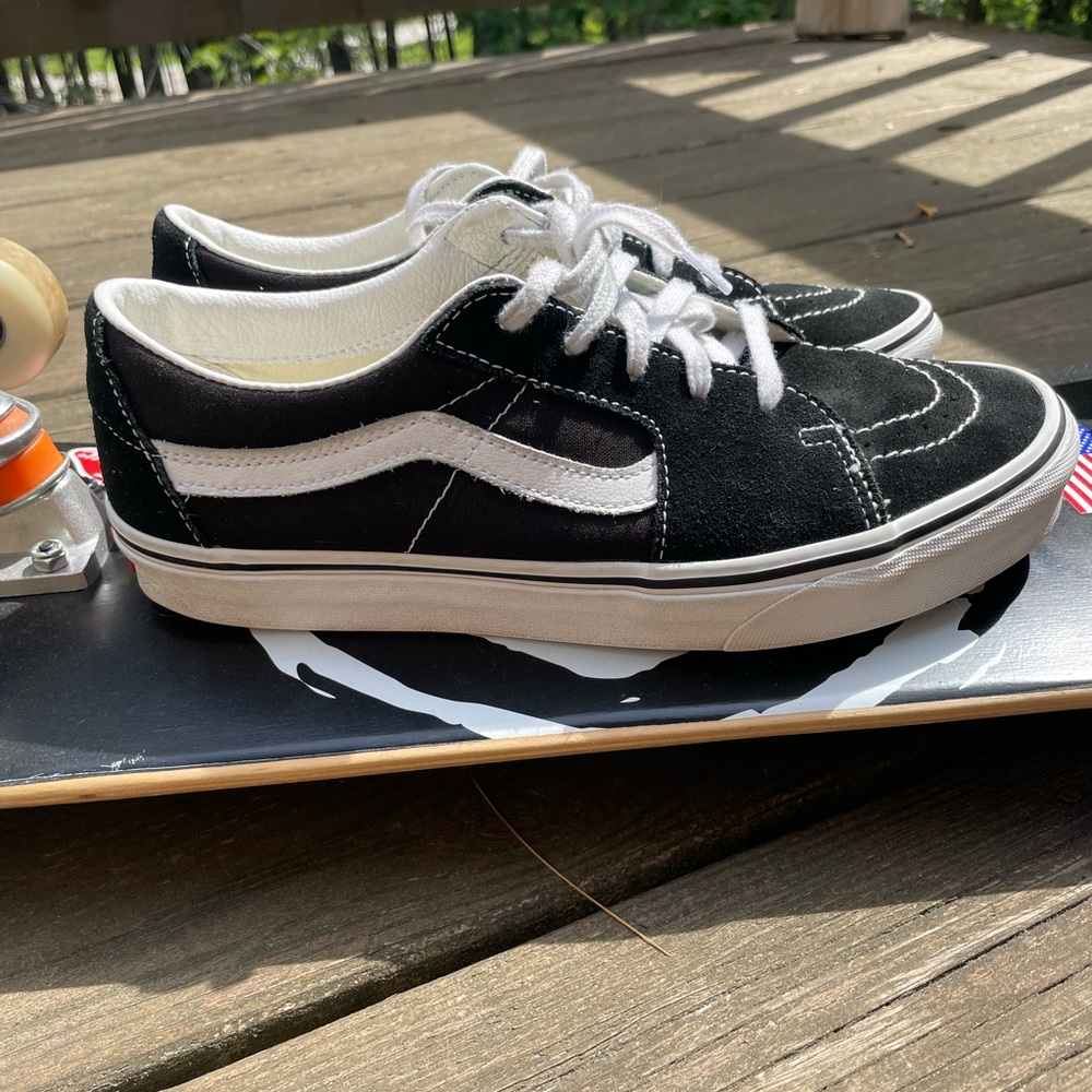 Vans Black and White Sneakers Iconic Skate Design - Picture 5 of 7